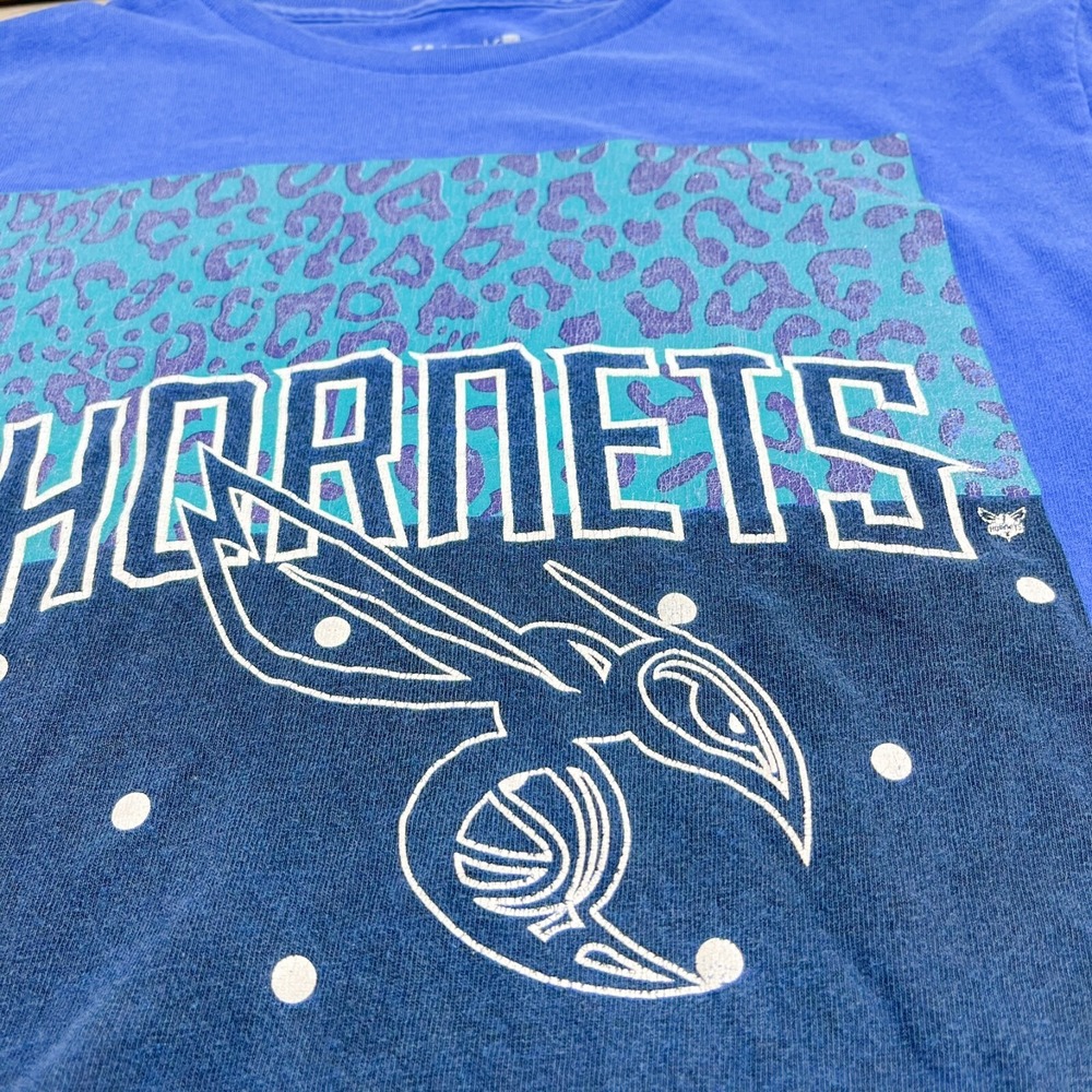 NBA Charlotte Hornets Basketball Short Sleeve T-Shirt Teal Leopard Size Medium - Picture 4 of 7